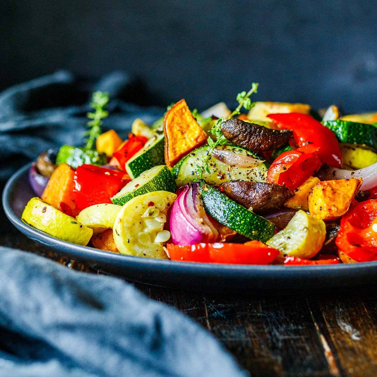 ROASTED SEASONAL VEGETABLES - 7" CONTAINER