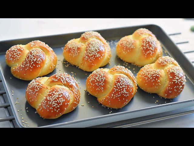 CHALLAH ROLLS.