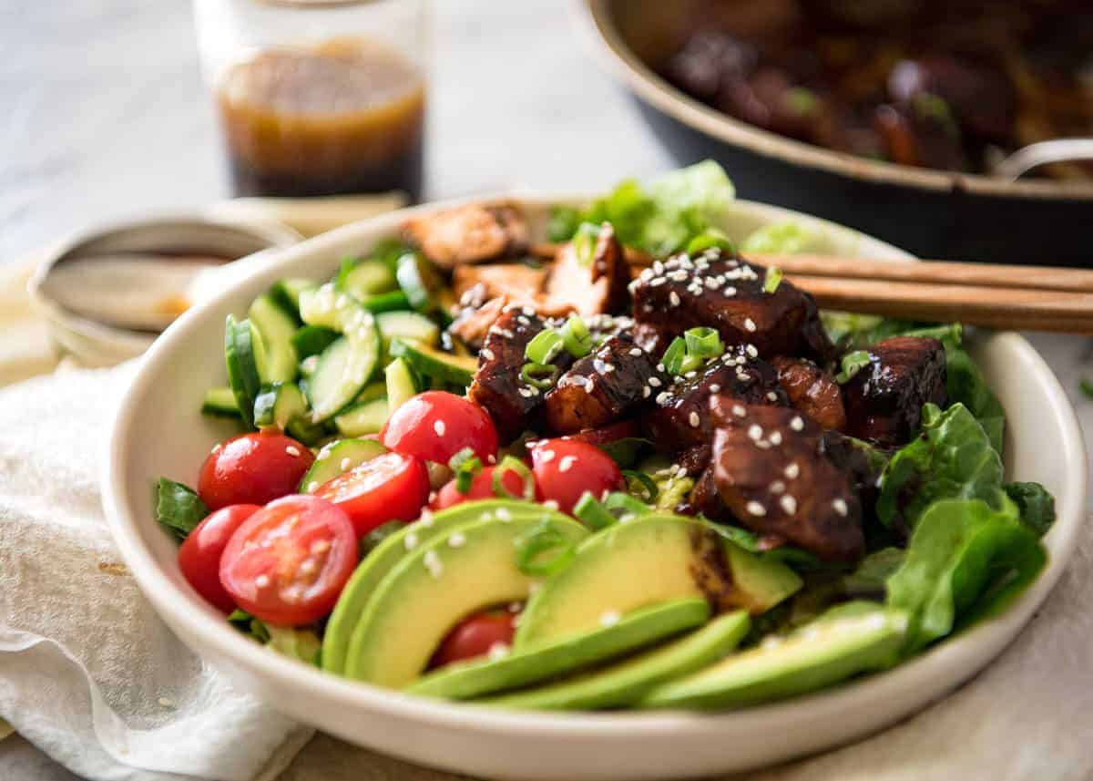 ASIAN SALMON SALAD BOWL