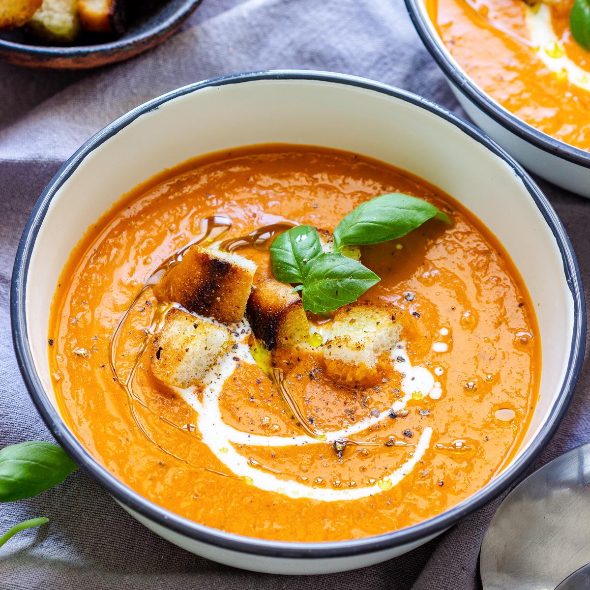 CREAMY TOMATO BISQUE