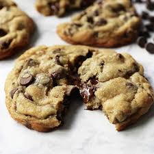 JUMBO CHOCOLATE CHIP COOKIE