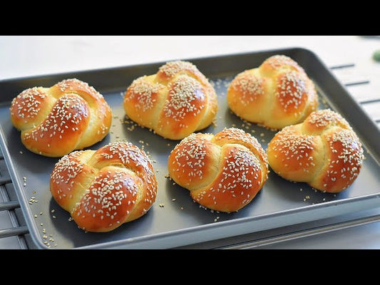 CHALLAH ROLLS.