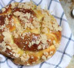 SWEET CRUMBLE CHALLAH